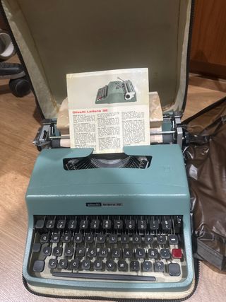 Máquina de escribir Olivetti Lettera 32