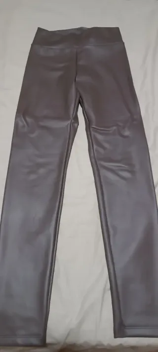 Leggings de invierno gris verdoso.