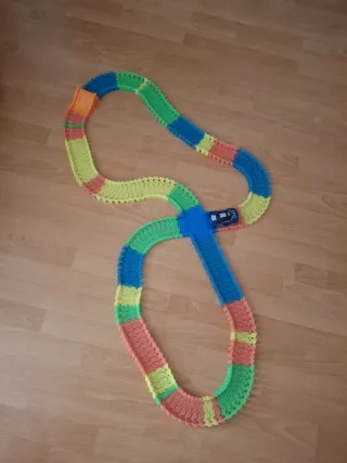 Pista de coches fluorescente