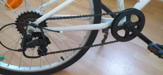 Bicicleta adolescentes blanca seminueva