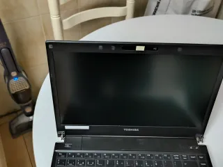 Portátil Toshiba i5 Win 11 Pro 4GB RAM