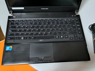 Portátil Toshiba i5 Win 11 Pro 4GB RAM