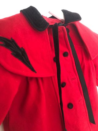 Abrigo rojo niña (hecho a mano)