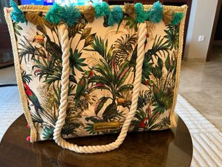 Bolso de playa tropical con pompones