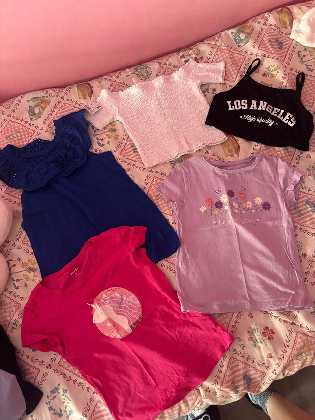 camisetas de niña a 3 euros cada una