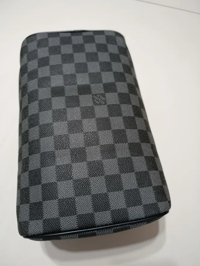 Neceser Louis Vuitton negro grafito