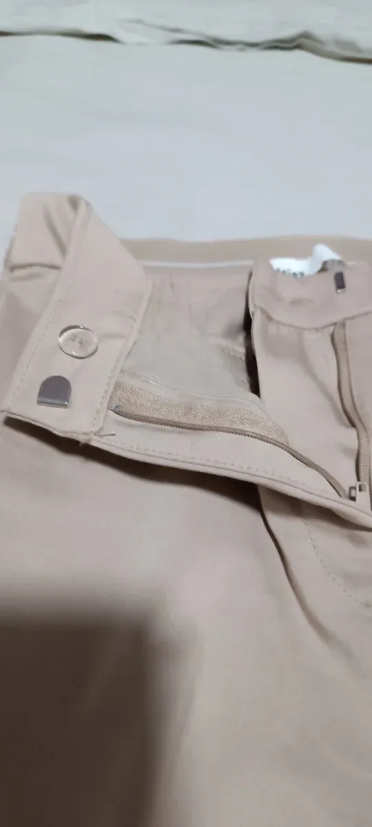 Pantalón chino beige