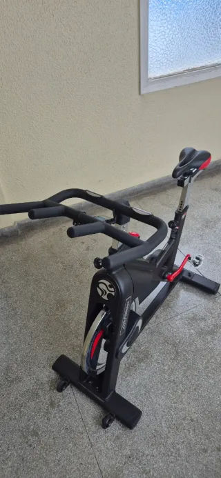 Bicicleta de ciclo indoor (Spinning) Life Fitness 