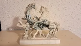 Figuras estatuas caballos mármol