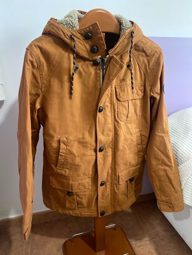 Cazadora de invierno marrón con capucha