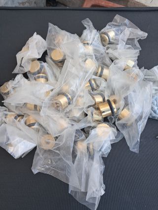 Topes de puerta latón cromado 25x25