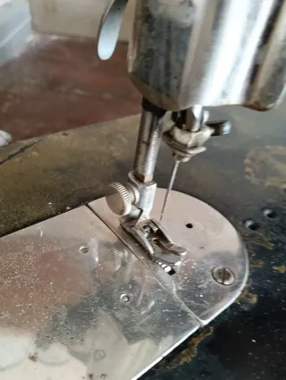 Máquina de coser Alfa antigua