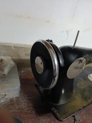 Máquina de coser Alfa antigua