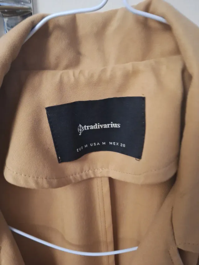 Gabardina Stradivarius Beige