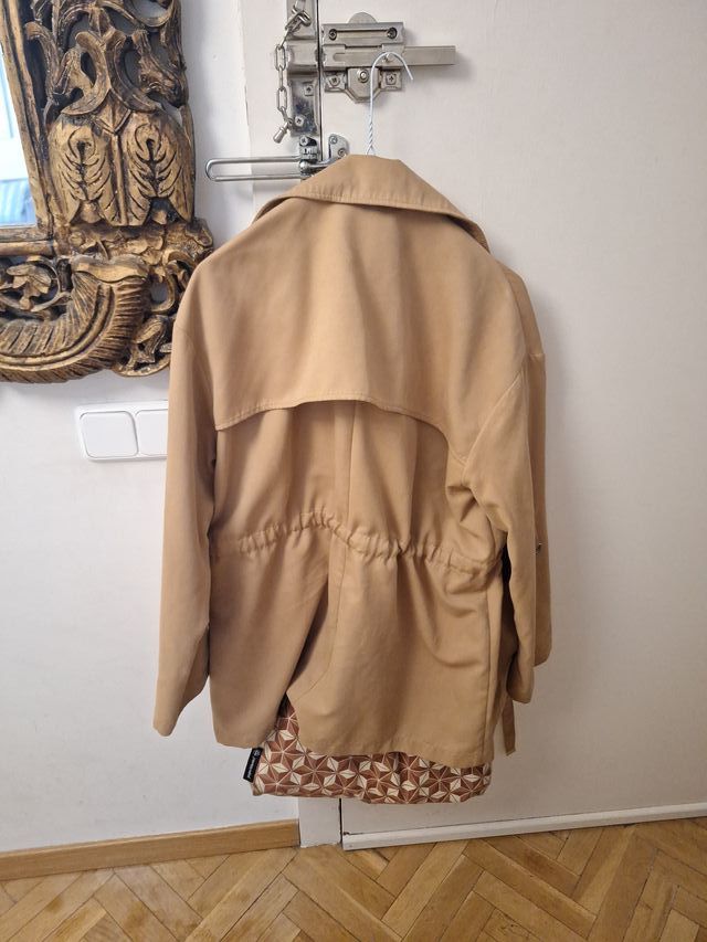 Gabardina Stradivarius Beige