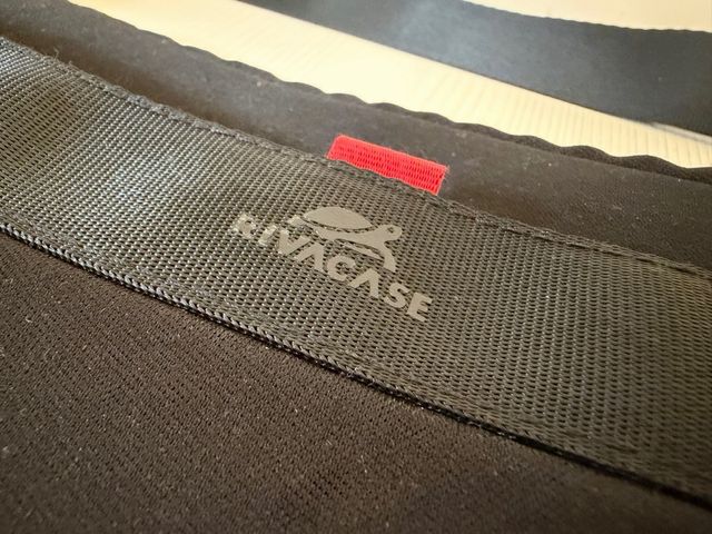 Bolsa para portátil RIVACASE negra