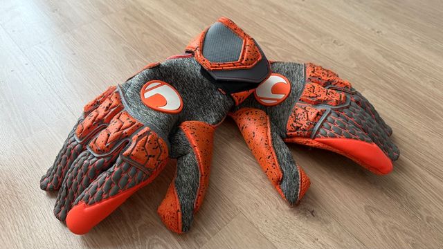 Guantes de portero firmados