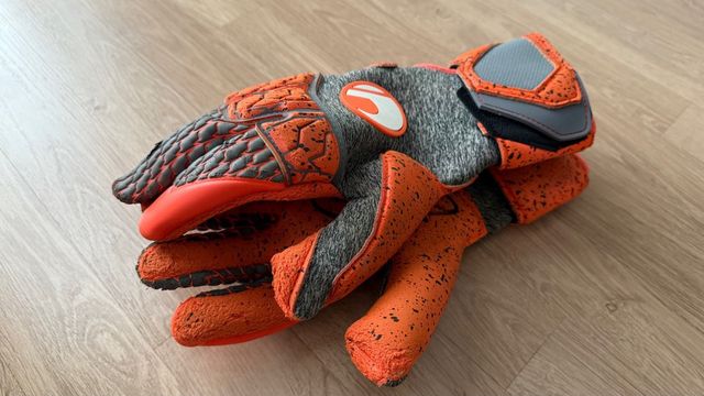 Guantes de portero firmados
