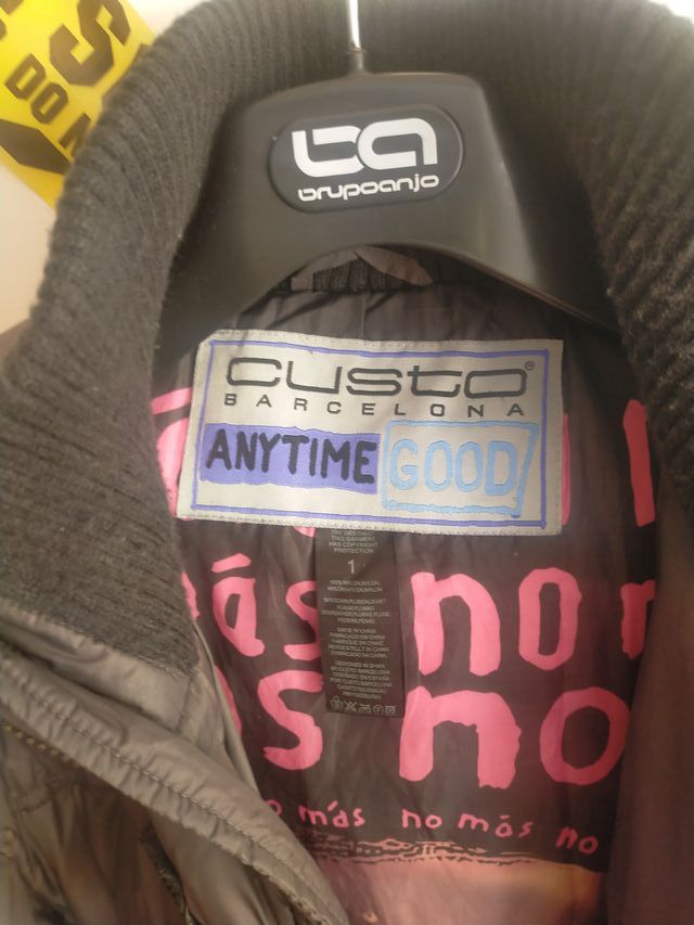 Abrigo acolchado gris hombre
CUSTO BARCELONA 