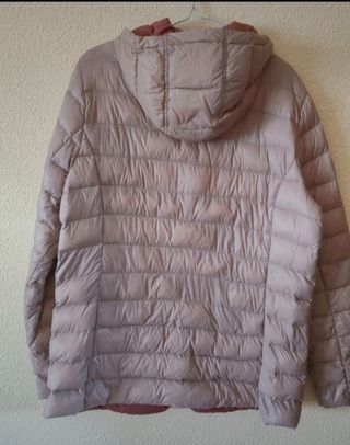 Plumífero ligero con capucha