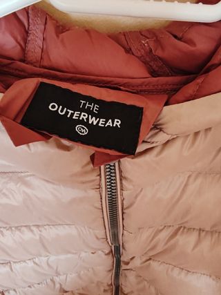 Plumífero ligero con capucha