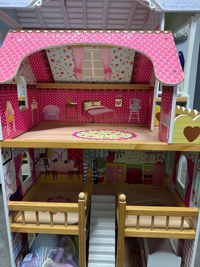 Casa de Boneca Rosa com Mobiliário