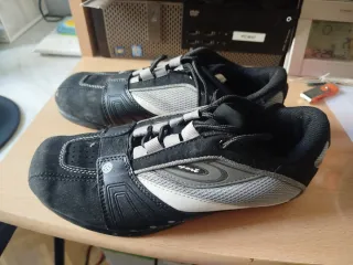 Zapatillas spinning negras y grises