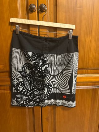 Falda estampada negra y blanca