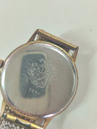 Reloj Duward Dorado Malla Metálica