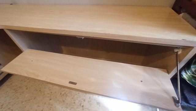 Escritorio con cajonera y baúl