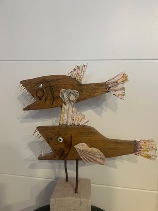 Pez de madera decorativo