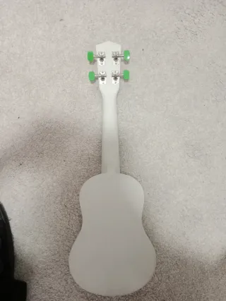 Ukelele de madera Stagg
