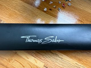 Caja Thomas Sabo Negra y Plateada