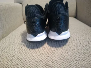 Zapatillas Nike Lebron Negras. N 44