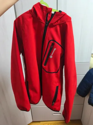 Giacca rossa per bambini con cappuccio taglia 14
