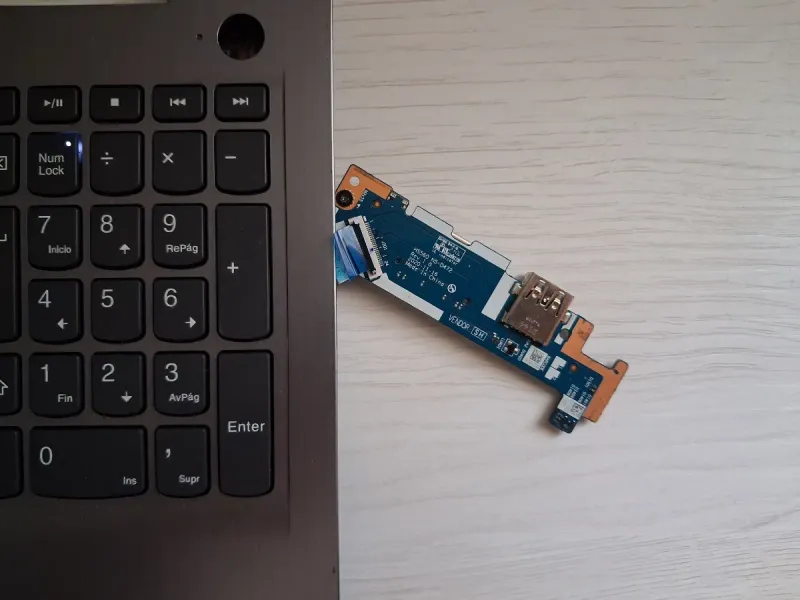 Lenovo Ideapad 15itl6 afbeelding 2