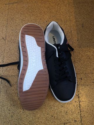 Zapatillas Levi's Negras Talla 42