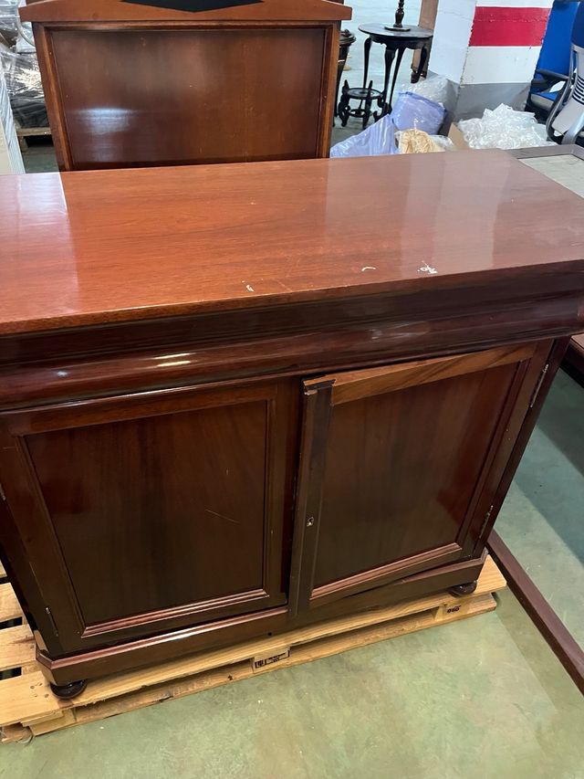 Cómoda de madera marrón