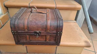 Joyero de madera y cuero