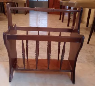 Revistero de madera