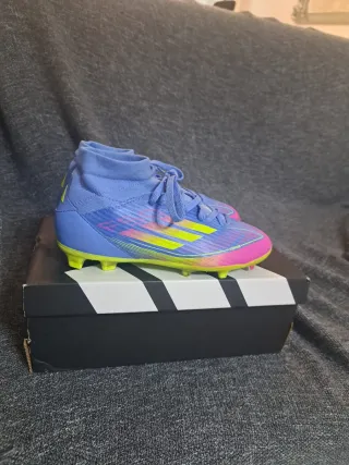 Botas de futbol f50 league gama media. Taya 33