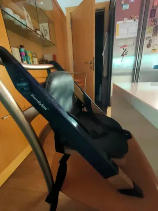 Trona portátil Handysitt madera y piel