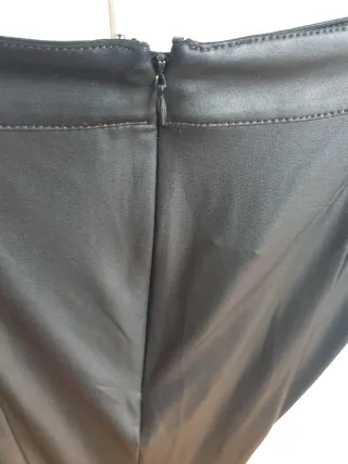 Leggings efecto piel Mango Talla M. Cierre lateral