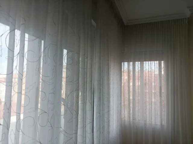 Cortinas visillo bordadas