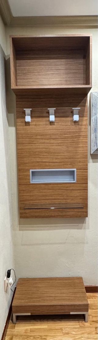 Mueble recibidor wengue con balda de cristal