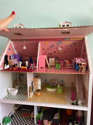 Casita de muñecas de madera rosa