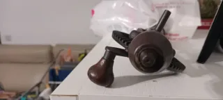 Taladro manual antiguo con portabrocas