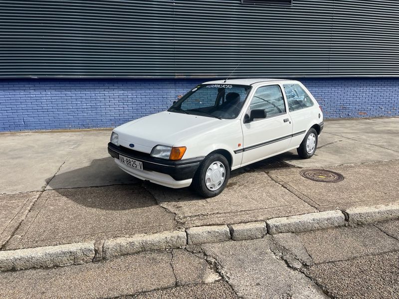 Ford Fiesta 1.1 CLX - foto 1