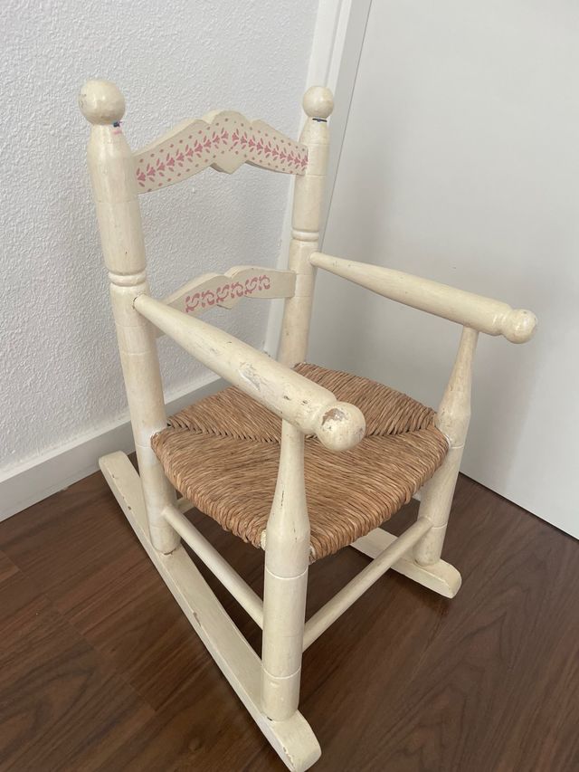 Mecedora infantil de madera