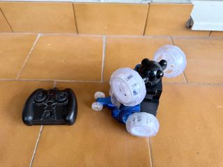 Coche teledirigido azul con mando, luces y música